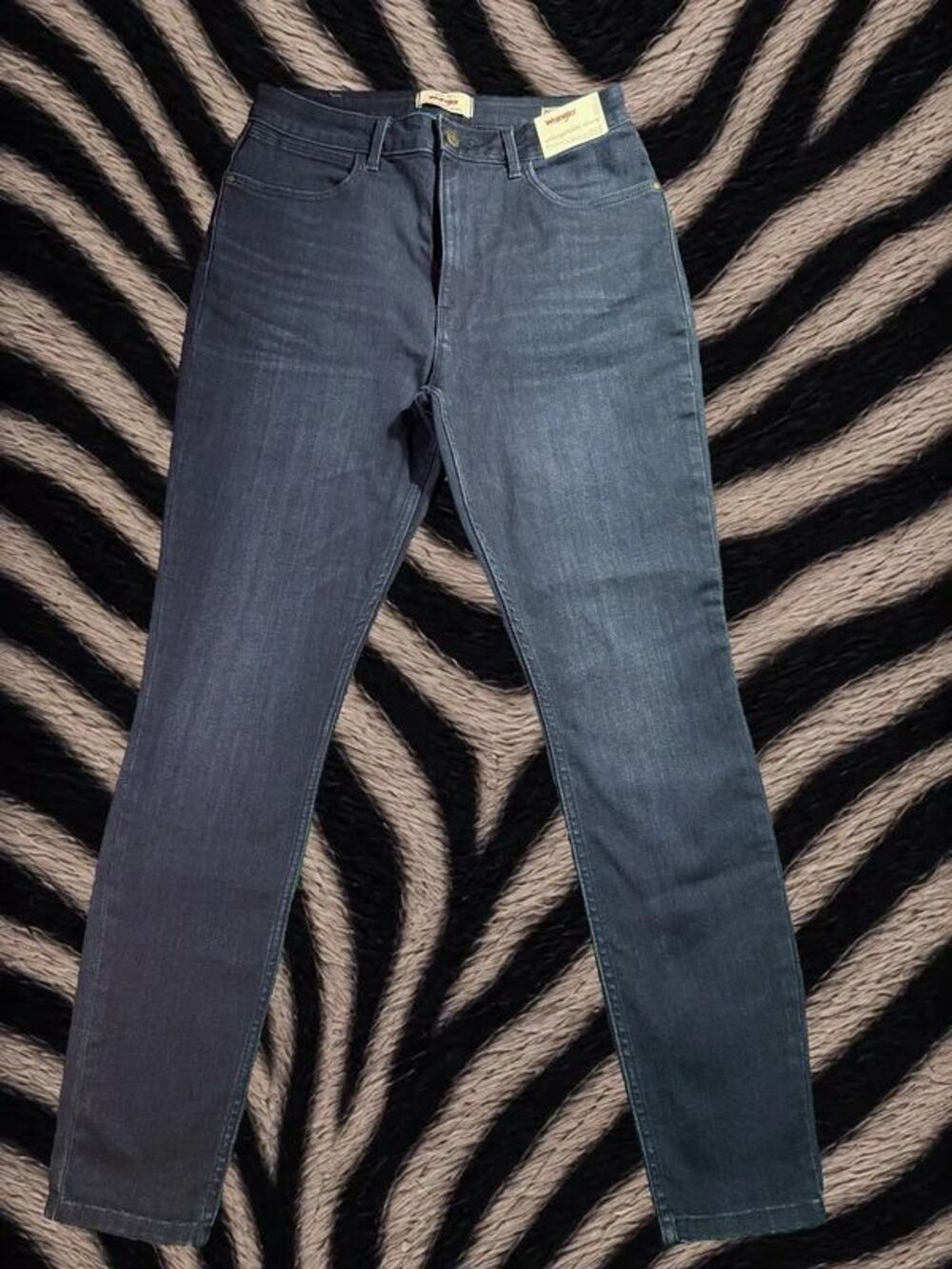 NWT Wrangler Unforgettable Skinny Jeans